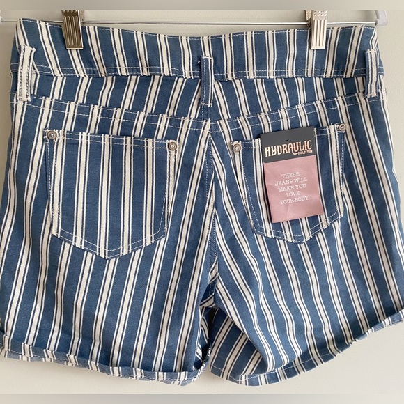 Striped jean shorts,Hydraulic collection curve short, size women’s 6 - Picture 2 of 5